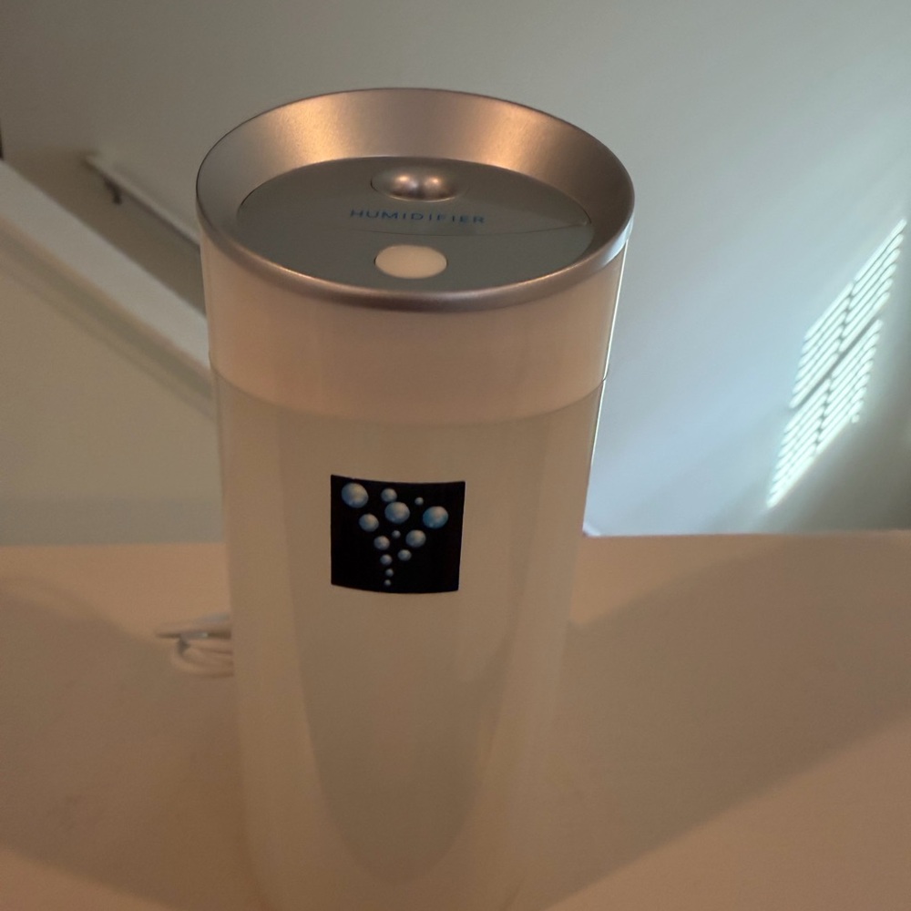 USB White Portable Humidifier Diffuser - Picture 3 of 8
